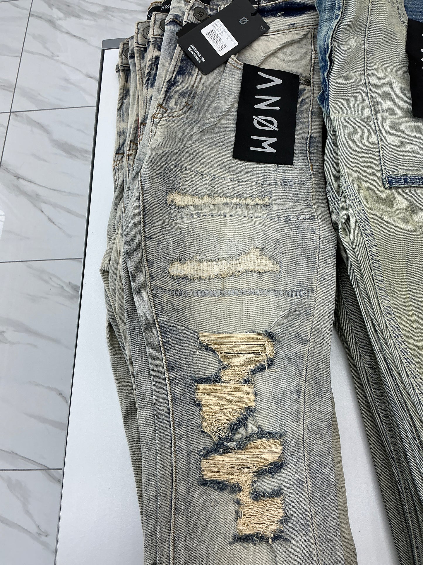 ANOM-BLEACH HOUSE/LGHTVTGBLU